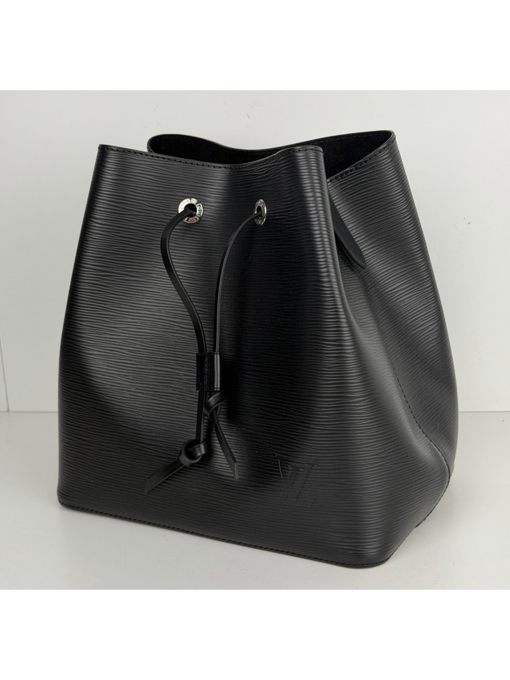 Louis Vuitton NéoNoé Bucket Bag MM Black Epi Leather Embossed Texture NFC C8